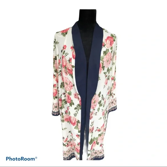 🍀Robe - NWOT by Kaii Los Angeles🍀 - Picture 3 of 7